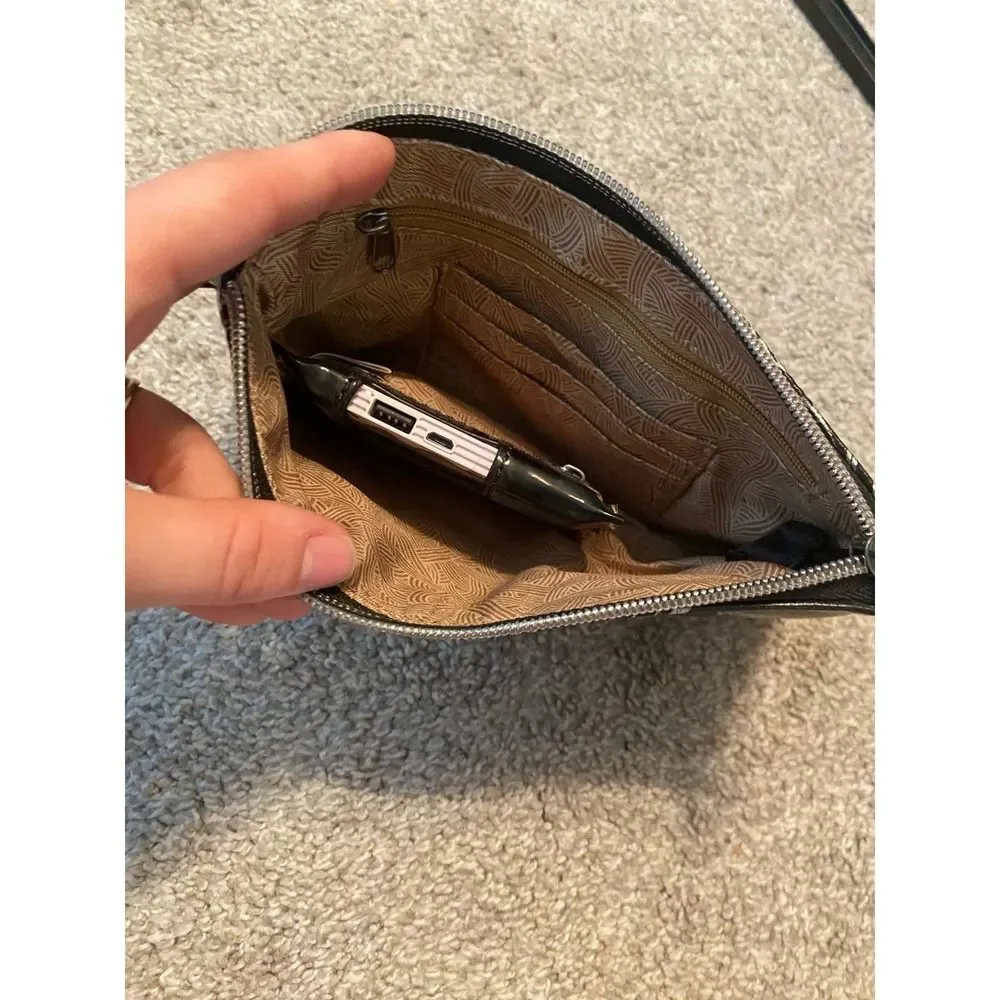 Sak roots‎ wristlet wallet rechargeable battery inside
